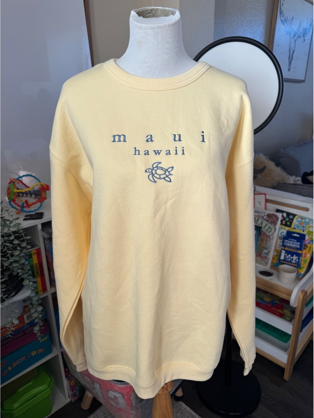 Austins Inc. XL Yellow Maui Hawaii Pullover Sweatshirt